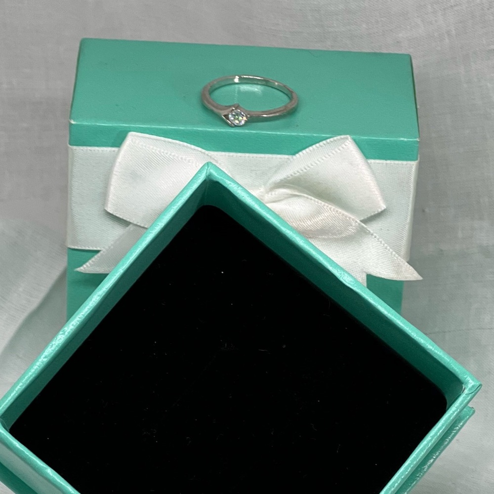 Unique Minimalist Dainty CZ Silver Plated Vintage Ring - Picture 6 of 9